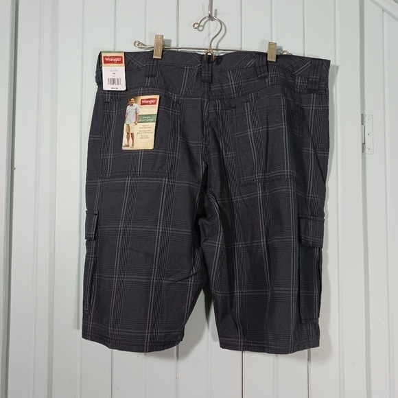 Wrangler Casual Plaid Cargo Shorts - Picture 2 of 6